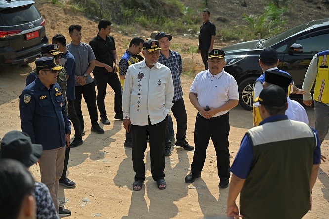 Proses pembangunan akses jalan menuju pelabuhan Teluk Tapang di Air Bangis, Kabupaten Pasaman Barat rampung