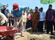 Wagub Sumbar Audy Joinaldy Bersama Sekda Rudy Letakkan Batu Pertama Surau Gantiang Tangah Padang