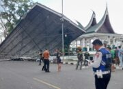 Atap Pentas Utama Lapangan Kantin Diterbangkan Angin Puting Beliung