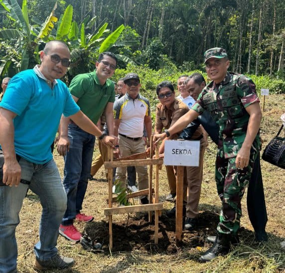 Pemda melakukan penanaman 1000 pohon durian dan Pokat, di kawasan wisata Pemandian Rumah Putih Nagari Kapalo Hilalang