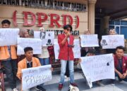 Puluhan Mahasiswa Desak DPRD Bukittinggi Usut Tuntas Kasus Video ‘Bacaruik’