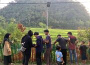 Mahasiswa KKN Unand Pasang Lampu Jalan Berbasis Panel Surya di Nagari Pagadih