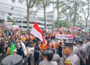 Ratusan Mahasiswa di Bukittinggi Demonstrasi Kawal Putusan MK