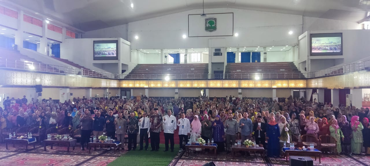 PT Permodalan Nasional Madani (PNM) Cabang Padang menggelar kegiatan Pengembangan Kapasitas Usaha (PKU) akbar bagi 100 nasabah binaan PNM di Padang yang dihadiri oleh Gubernur Sumbar Mahyeldi Ansharullah, Direktur Operasional PNM, Sunar Basuki, Pemimpin PNM Cabang Padang Muhammad Wazir, Rektor Unand Efa Yonnedi yang digelar di Auditorium Unand, Sabtu (24/5). Dafit