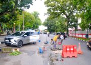 Bakti untuk Nagari, Kawana Hotel Padang Perbaiki Sejumlah Jalan Berlubang