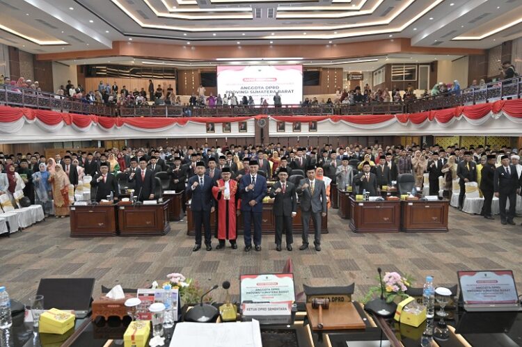 Sejumlah pekerjaan rumah sudah menanti 65 anggota DPRD Sumbar yang baru, mulai dari Kemiskinan, perlambatan pertumbuhan ekonomi, pembangunan,