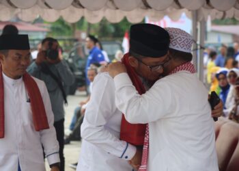 Hari Bersejarah, Ribuan Warga Deklarasikan Dukung Hendri Septa-Hidayat