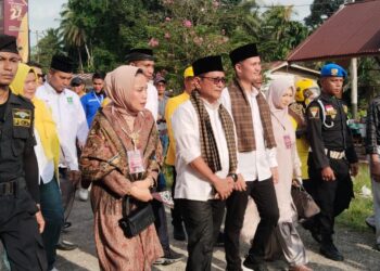 Diusung 7 Parpol, John Kenedy Azis dan Rahmad Hidayat Daftar ke KPU Padang Pariaman di Hari Terakhir