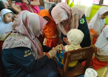 536 siswa Sekolah Dasar (SD) di Kota Padang menjadi sasaran program imunisasi anak sekolah 2024 Kota Padang
