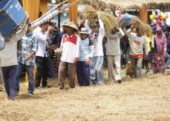 Satu Nagari Satu Event : Nagari Tanjuang Bapulang Padi, Bupati Eka Putra Mairiak ko Manongkang