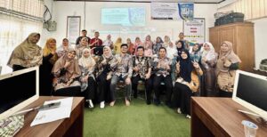 Departemen Fisika, Fakultas Matematika dan IPA, UNP, mengenalkan penggunaan Aplikasi PhET Interactive Simulation dan Vascak Berbantuan Leaflet QR Code-Virtual Laboratory untuk guru SMA Negeri di Solsel Sabtu (3/8). IST