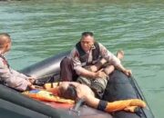 Ditpolairud Polda Sumbar Evakuasi Nelayan Usai Dihantam Ombak Besar