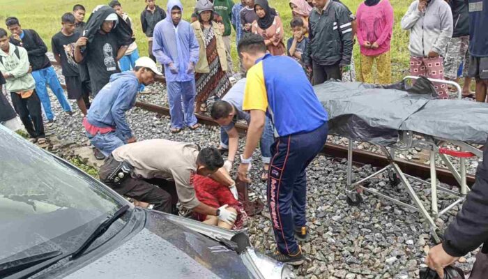 Kereta Api Tabrak Minibus di Lintasan Tanpa Plang Pariaman, Satu Penumpang Tewas