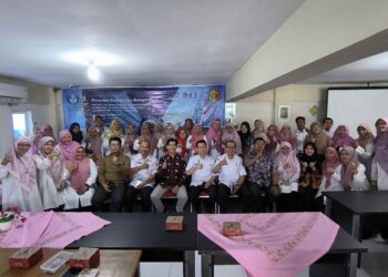 Tim PKM Departemen Fisika UNP memberikan pelatihan untuk guru SMP di Kota Solok tentang pembelajaran berdiferensiasi. IST