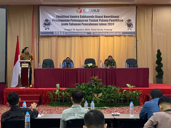 Bawaslu Kota Padang akan melakukan pengawasan ketat pada tahap verifikasi data administrasi para pasangan calon wali kota pada Pilkada Padang