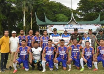Pemerintah Kota Padang menggelar turnamen sepak bola Wali Kota Padang Cup dalam memeriahkan HJK Padang ke-355 