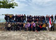 Guru dan Siswa SMA Taruna Sumatera Barat Gelar Aksi Sosial Pungut Sampah di Puncak Gunung Medan