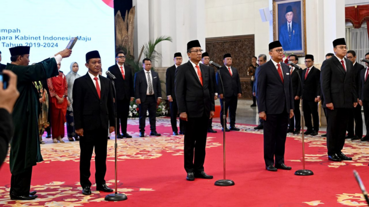 DPR menyoroti perombakan kabinet oleh Presiden Jokowi di sisa masa jabatan yang dinilai tidak cukup efektif. Terutama pergantian Menteri ESDM