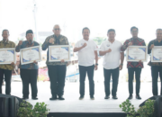 Pj Wako Padang Terima Penghargaan Penggerak Pengelolaan Sampah Laut