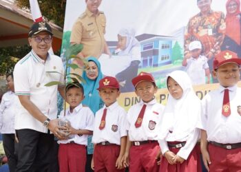 Solsel mengalokasikan anggaran hingga Rp2 miliar lebih untuk pengadaan 10 ribu seragam gratis