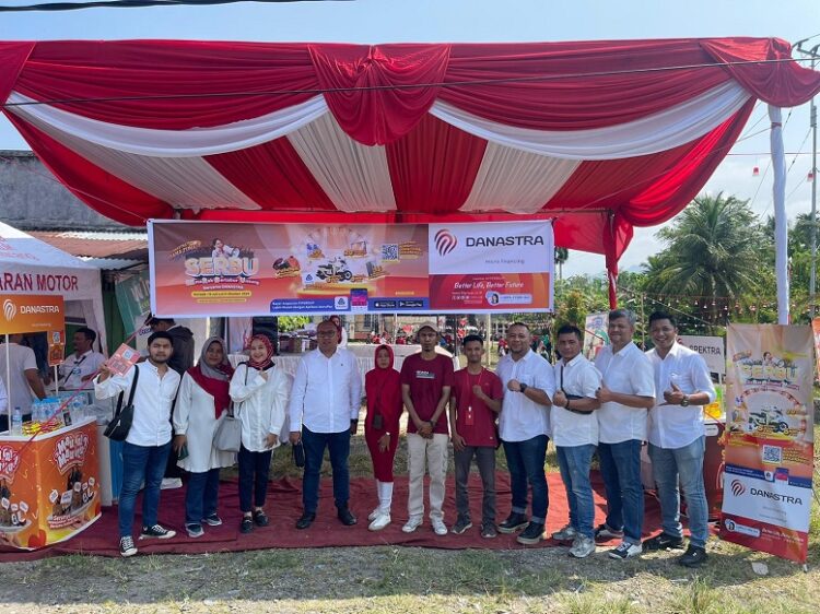 FIFGROUP Cabang Padang II berkolaborasi dengan warga RT 03 RW 01 Muaro Penjalinan, Kelurahan Pasia Nan Tigo, dalam memeriahkan HUT RI