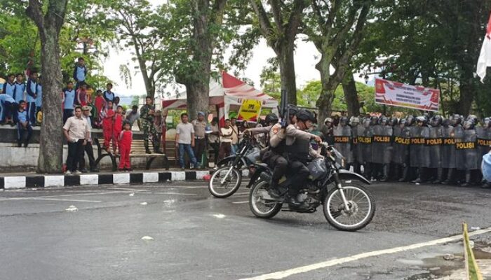 Polres Tanah Datar Gelar Sispamkota di Lapangan Cindua Mato
