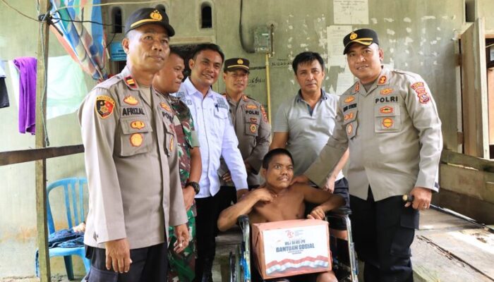 Peduli Pada Disabilitas, Kapolres Solok Kota Abdus Syukur Felani Berikan Bantuan
