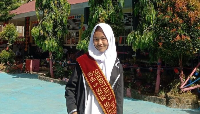 Siswi MTsN 5 Solok Selatan Nabila Lolos Sebagai Penyair Terpilih Tema Bencana