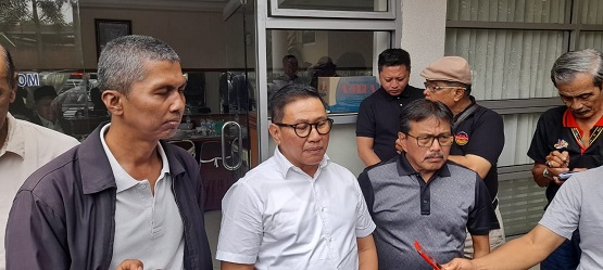 Kekisruhan wartawan dengan calon Wako Bukittinggi, Ramlan Nurmatias berakhir setelah Ramlan Nurmatias meminta maaf dan menyadari kekeliruan.