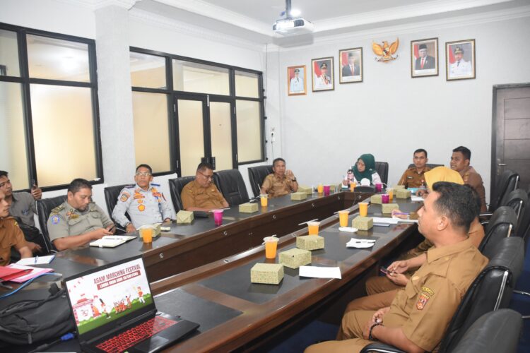 Rapat persiapan HUT RI di Ruang Rapat Kantor Bupati Agam Padang Baru, Lubuk Basung baru-baru ini. IST