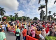 Pengunjung Pawai Alegoris di Kabupaten Agam Tumpah Ruah, Pedagang Ketiban Rezeki