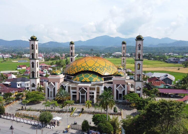 Sebanyak 10 masjid di Sumatra Barat (Sumbar) menerima penghargaan Anugerah Masjid Percontohan dan Ramah (Ampera) 2024.