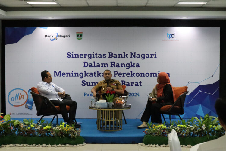 Wakil Gubernur Sumbar Audy Joinaldy didampingi Dirut Bank Nagari Gusti Candra saat Sinergisitas Bank Nagari Dalam Rangka Meningkatkan Perekonomian Sumatera Barat di Aula Lantai IV Kantor Pusat Bank Nagari, Selasa (6/8) sore. Humas Bank Nagari