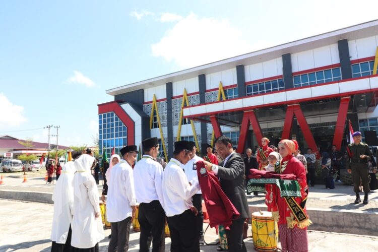 Sebanyak 720 orang dari 1.406 mahasiswa baru Universitas Muhammadiyah (UM) Sumatera Barat mengikuti Masa Ta'aruf (Masta). YURSIL

 