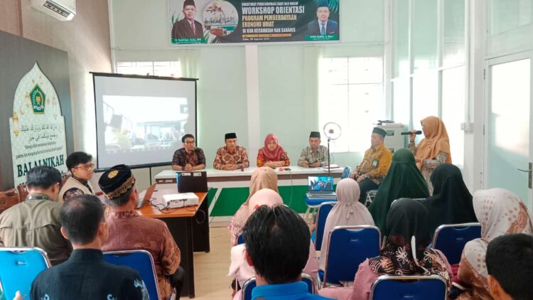 Kementerian Agama bekerja sama dengan Lembaga Amil Zakat Nasional (Laznas) Inisiatif Zakat Indonesia (IZI) menggelar Workshop Pemberdayaan Ekonomi Umat (PEU) di KUA Kecamatan Nan Sabaris, Rabu (28/8). IST