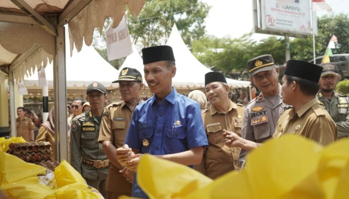 Wabup Solsel Terjunkan Bantuan Pangan dan Operasi Pasar Murah di SBJ