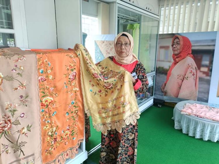 Zulfia Dalim Lestarikan Sulaman Ampek Angkek