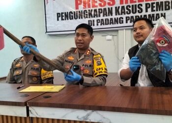 menemukan barang bukti baru berupa cangkul dan celana korban dalam kasus pembunuhan gadis penjual gorengan, Nia Kurnia Sari