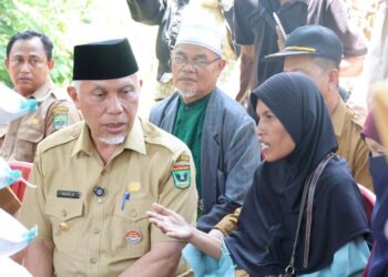 Kunjungi Keluarga Nia, Mahyeldi Tegaskan Pelaku Harus Dihukum Seadil-adilnya