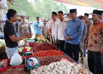 Hari Pertama Kampanye, Mahyeldi Serap Aspirasi Nelayan dan Pedagang di Pariaman