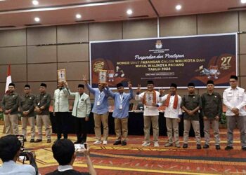 Pengundian nomor urut paslon di Pilwako Padang, Senin (23/9). FARDIANTO