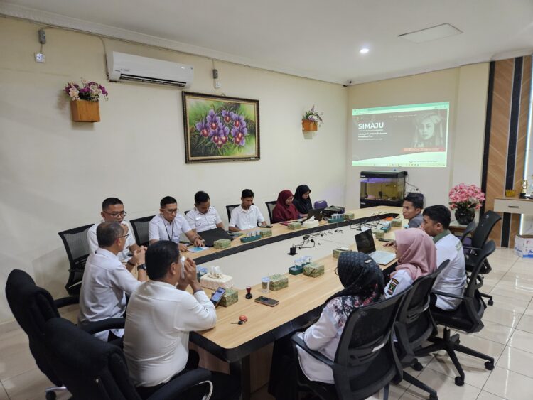 Diskominfotik serta Biro Adpim Setda Provinsi Sumatera Barat mempelajari aplikasi Sistem Informasi Media Agam Maju (SIMAJU) ke Kabupaten Agam. IST