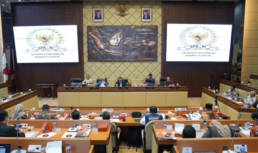 sepakat untuk menggelar Pilkada kembali 2025, jika pilkada suatu daerah dimenangkan kotak kosong.