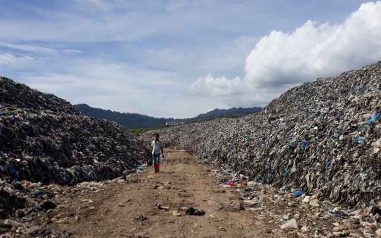 Dinas Lingkugan Hidup mencatat total produksi sampah Kota PAdang sampai mencapai 650 ton per hari, dengan sebagian besar sampah organik.