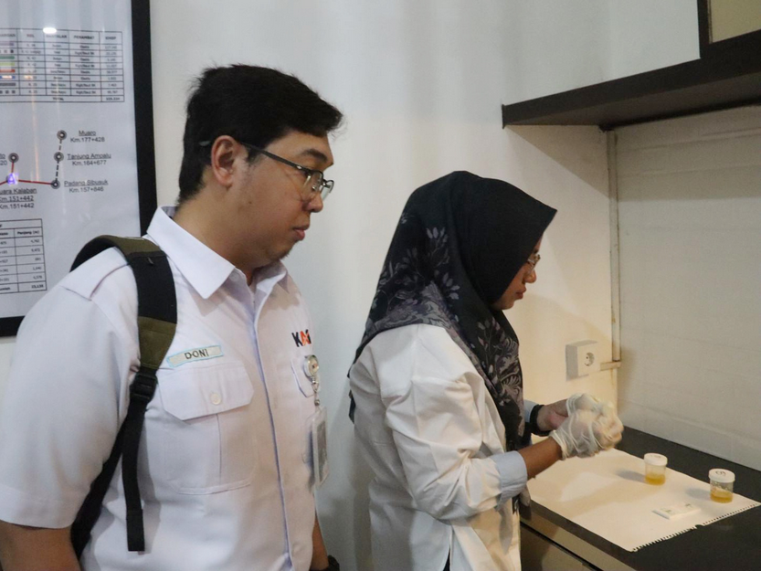 PT KAI Divre II Sumatera Barat bekerja sama dengan Badan Narkotika Nasional Provinsi (BNNP) Sumbar menggelar tes narkoba secara acak