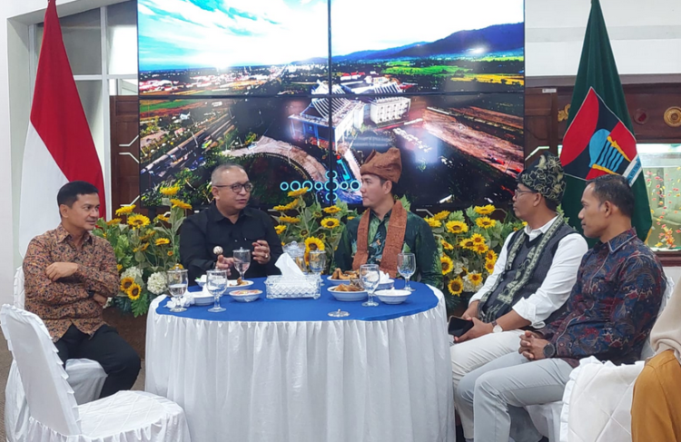 Pemko Padang memberikan apresiasi kepada KPI atas kontribusinya dalam membantu menyosialisasikan program edukasi kebencanaan megathrust.