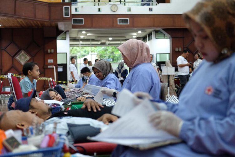 Suasana donor darah yang digelar PT Semen Padang. IST