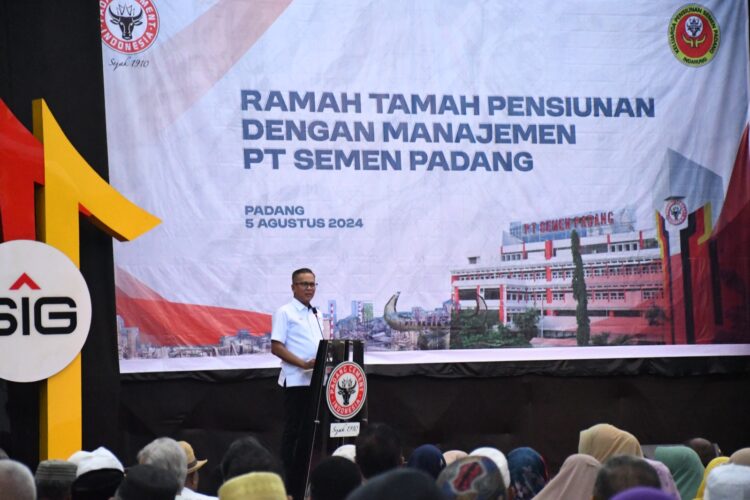 Manajemen PT Semen Padang menggelar ramah tamah dengan para pensiunan di Gedung Serba Guna (GSG) PT Semen Padang, Senin (5/8).  IST