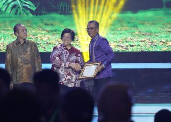 PT Semen Padang Raih Penghargaan KLHK Atas Dukungan Program Kampung Iklim