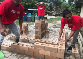 PT Semen Padang Latih 25 Tukang untuk Pemasangan SEPABLOCK